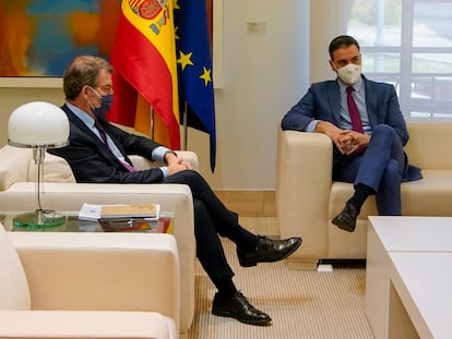 Pedro Sánchez y Alberto Núñez Feijóo, durante su reunión el jueves en La Moncloa.