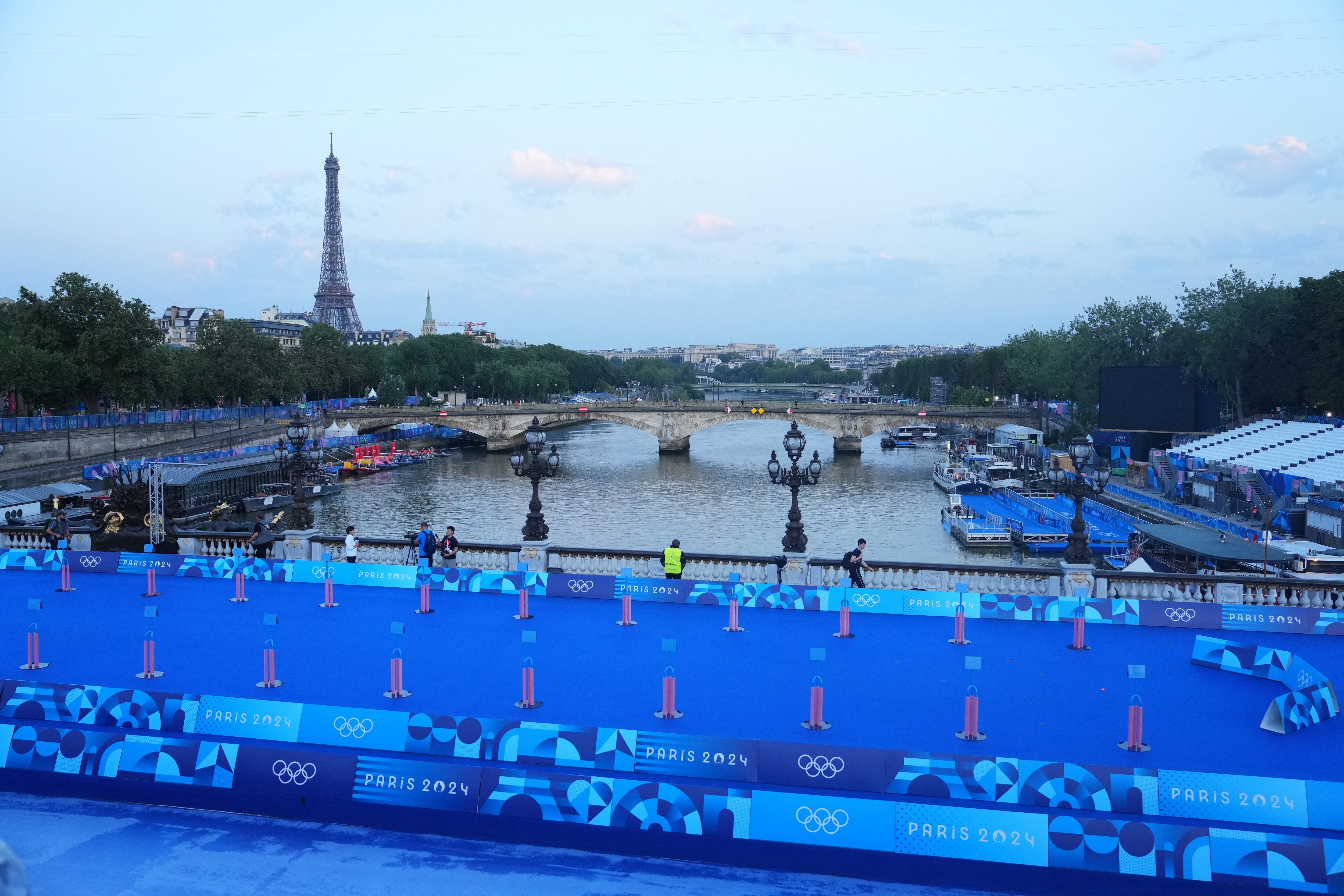 El triatlón olímpico masculino se pospone un día por la mala calidad del agua en el Sena 