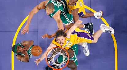 Con la aportación de Gasol y la potencialidad de Kobe Bryant, los Lakers llegan a la final de la NBA el año pasado. Primer año del español en la franquicia angelina y primera final que disputa. Tras una actuación brillante durante toda la fase regular y los 'playoffs', los Celtics de Boston le arrebataron el sueño del anillo en el sexto partido de la final.