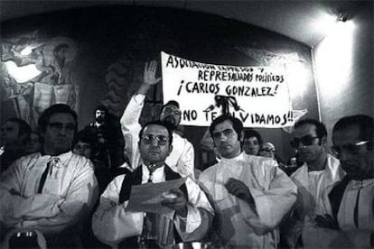 Funeral por el estudiante Carlos González celebrado el 1 de octubre de 1976.