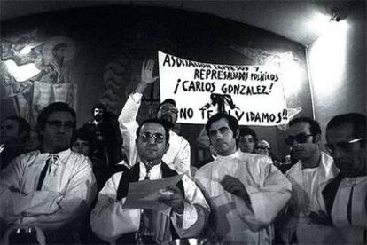 Funeral por el estudiante Carlos González celebrado el 1 de octubre de 1976.