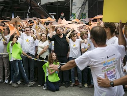 Josep Rull, Carme Forcadell i Oriol Junqueras, entre d'altres, a la capçalera de la marxa.