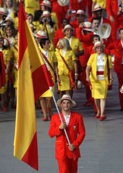 David Cal ejerce de abanderado de la delegación española en la ceremonia de inauguración de Pekín 2008