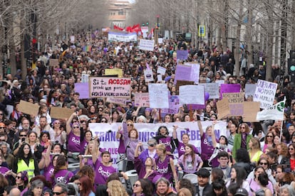 El feminismo “antifascista” y en “contra de la guerra” se echa a las calles en el 8M