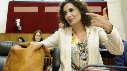 La consejera de Hacienda, Mar&iacute;a Jes&uacute;s Montero, en el Parlamento. 