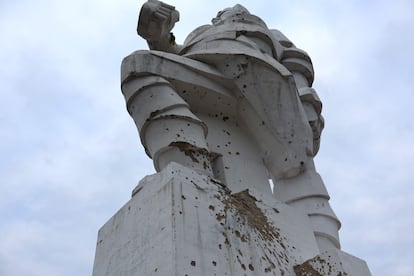 Mortar impacts on the monument to Artyom in February, Sviatohirsk, Ukraine.