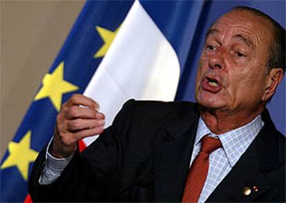 El presidente francés, Jacques Chirac, en una conferencia de prensa ayer en la cumbre europea de Sevilla.