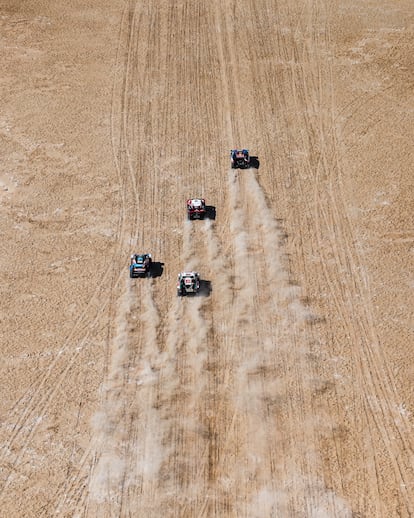 Mitch Guthrie, Kellon Walch, Mathieu Serradori y Loic Minaudier, durante la etapa 12 del Dakar. 