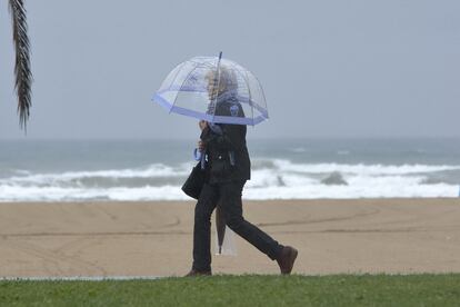 El Puerto de Sagunto, en Valencia, ha sido reabierto al tráfico marítimo. En la imagen, temporal en la localidad alicantina de Denia, el 13 de marzo de 2017.