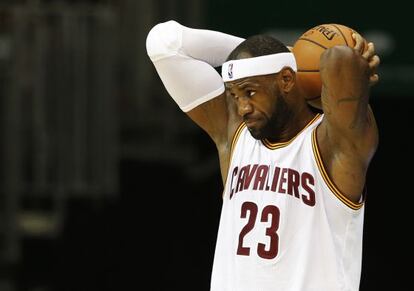 LeBron, con Cleveland en pretemporada.