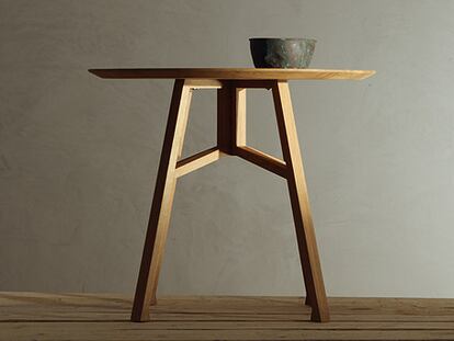 Mesa de roble <i>Benedetto; </i> de Michele de Lucchi.