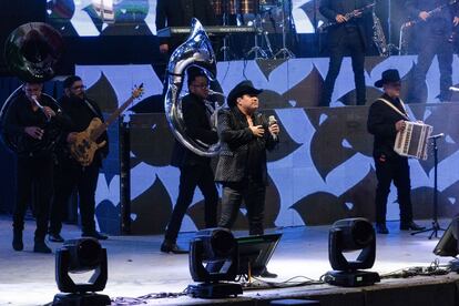 el cantante Julión Álvarez se presentó en el Multifloro de la Feria Nacional de Zacatecas (Fenaza) para celebrar el triunfo del candidato electo a la gubernatura del estado, David Monreal Ávila.