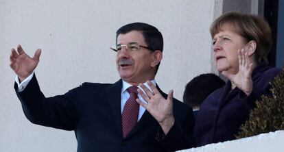 Angela Merkel y Ahmet Davutoglu, en Ankara.