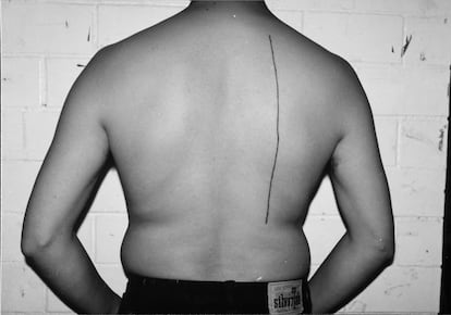 '30 cm line. tattooed on a paid person'. (1998), by Santiago Sierra.