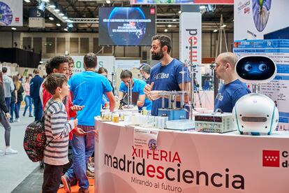 Stand de Madrid es Ciencia durante la Semana de la Educación de 2023.