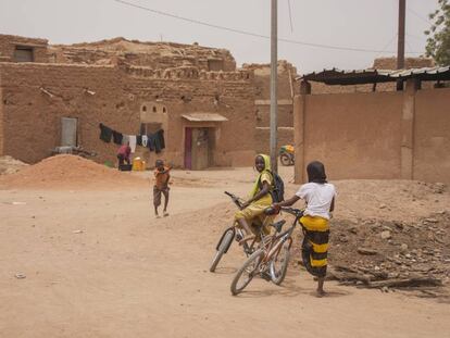 El barrio antiguo de Agadez también forma parte del patrimonio mundial y en él se respira una cierta desazón, a la vez que esperanza.