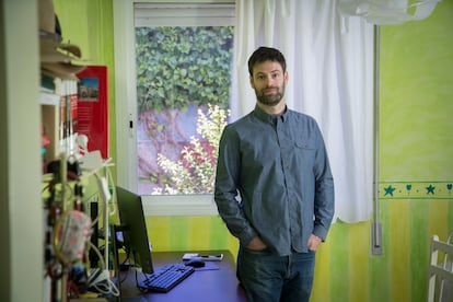 Jacobo Blasco, desarrollador web, en su oficina en Villaviciosa de Odón (Madrid).