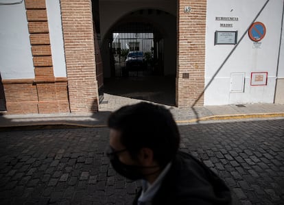 Fachada de la residencia Madre, en el pueblo sevillano de Écija.