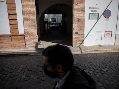 Fachada de la residencia Madre, en el pueblo sevillano de Écija.