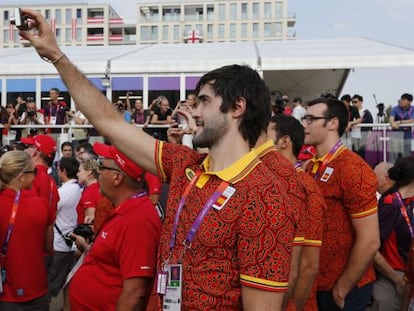 Raúl Entrerríos, durante el acto de izada de la bandera española.