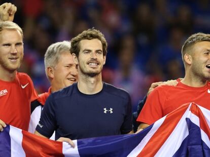 Murray, en el centro, celebra el pase a la final de la Davis.