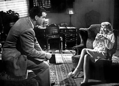 Fred MacMurray y Barbara Stanwyck en Perdicin (1945).