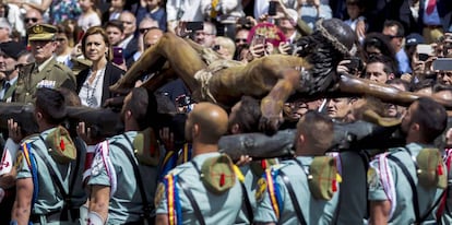 Cospedal, en el traslado del Cristo de la buena muerte en M&aacute;laga. 