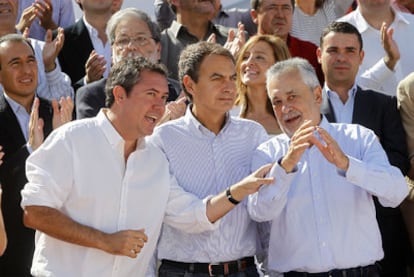 De izquierda a derecha, Juan Espadas, José Luis Rodríguez Zapatero y José Antonio Griñán, ayer, en Sevilla.