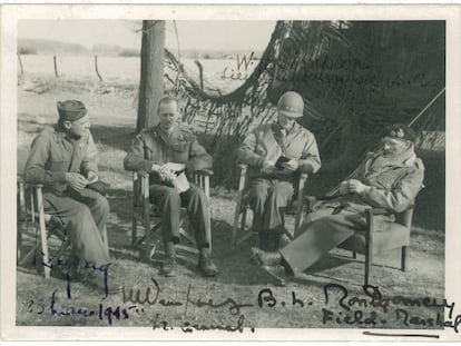 23 de marzo de 1945, antes de cruzar el Rhin. El mariscal Montgomery (derecha), con los generales Ridgeway, Simpson y Dempsey.