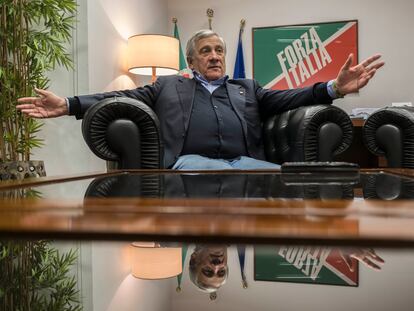 El 'número 2' de Forza Italia, Antonio Tajani, en su despacho en Roma, el 23 de noviembre de 2021.