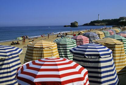 Casetas en la playa Biarritz, en la costa del País Vasco francés.