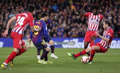Messi en el remate del segundo gol del Barça.