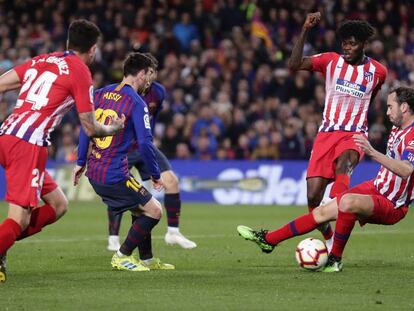 Messi en el remate del segundo gol del Barça.