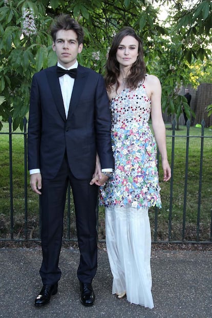 James Righton y Keria Knightley.