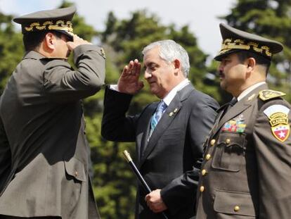 Otto Pérez Molina toma posesión como comandante general del Ejército.