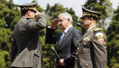 Otto Pérez Molina toma posesión como comandante general del Ejército.