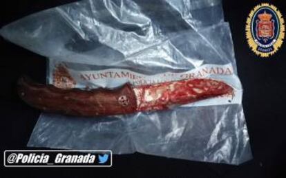 El arma utilizada por el agresor de Granada, en una imagen publicada por la Policía Local.