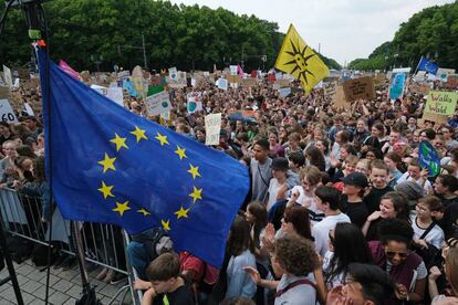 Jóvenes europeos en una marcha por el clima en Berlín el 24 de mayo de 2019.