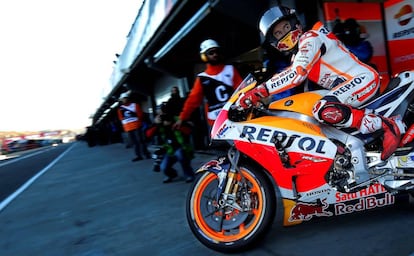 Marc Márquez, a la salida del box.