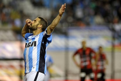 Lisandro L&oacute;pez, de Racing, celebra lo que fue la mejor conquista de la fecha.