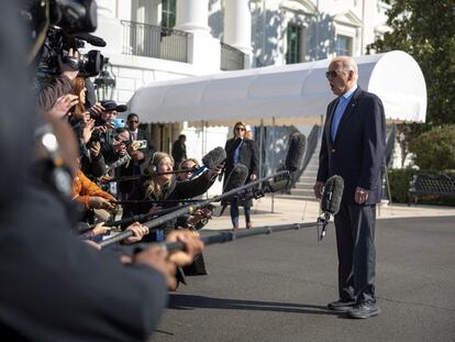 El presidente de EE UU, Joe Biden, hablaba con los periodistas el jueves en la Casa Blanca, antes de viajar a Texas.