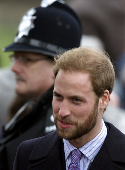 La Familia Real británica ha acudido hoy unida al tradicional servicio religioso navideño en Sandringham Estate, Norfolk. No han faltado ninguno de los nietos de la Reina, incluido el Príncipe William, que luce una abundante barba.