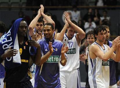 El equipo de Plaza celebra la victoria ante el Alba Berlín (83-82)