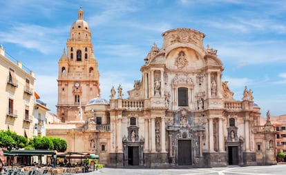 La Santa Iglesia Catedral de Santa María, Catedral de Murcia, es una de las piezas clave del barroco español.