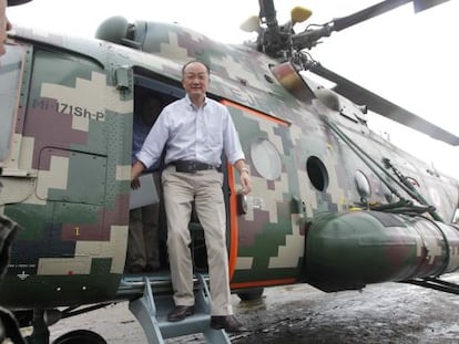 Jim Yong Kim, al aterrizar en Oxapampa (Perú).