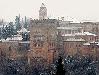 Imagen de la Alhambra, ayer cubierta de nieve.