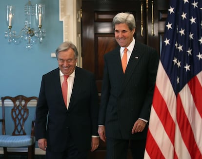 El secretario de Estado de EE UU, John Kerry (a la derecha), y el secretario de la ONU, António Guterres, durante un encuentro en 2016.