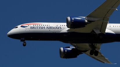 Avión de British Airways llegando a Heathrow, en Londres.