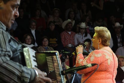 Paquita la del Barrio en el palenque de la ciudad de Zacatecas, el 7 de septiembre de 2008.  