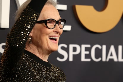 A pesar de sus décadas de carrera, Meryl Streep (Nueva Jersey, 75 años) nunca había aparecido en 'Saturday Night Live' y eligió esta noche tan especial para hacer su debut en un 'sketch' en el que también estuvo presente Pascal. En un momento de la actuación, mirando al actor, bromeó con una frase que desató risas: "Una buena madre también puede ser una chica mala".